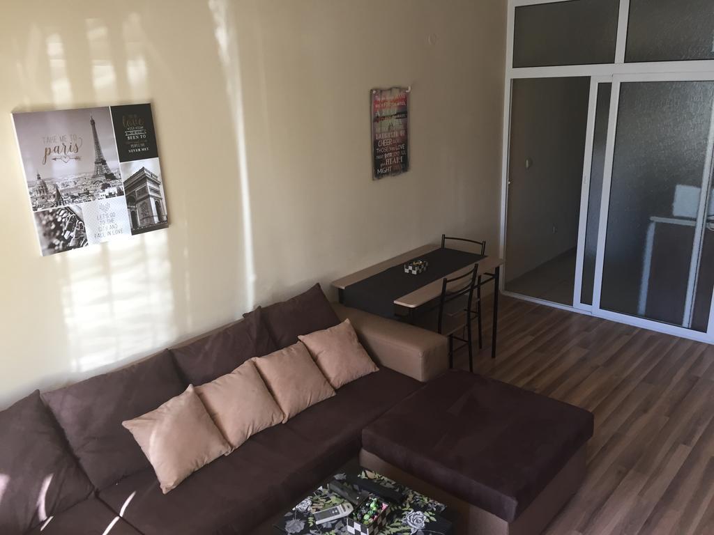 Pirotska Gn / Free Garage Апартаменти